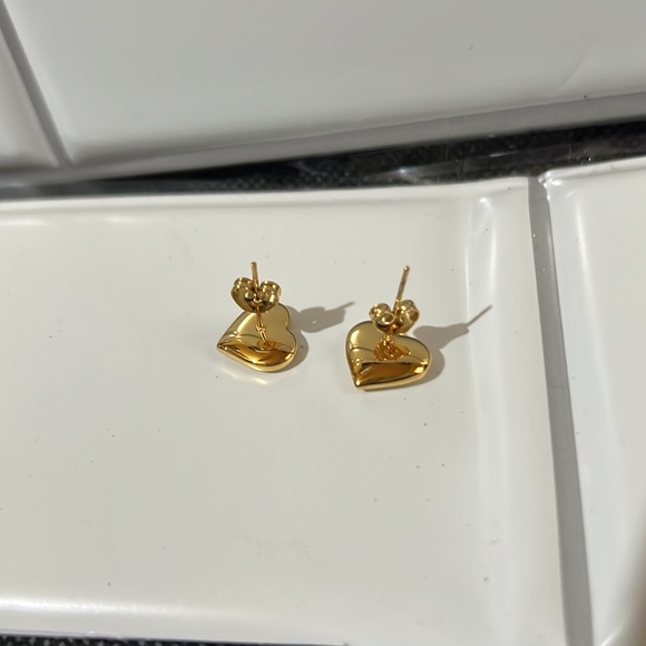 New! Gold tone fashion heart ♥️ earrings - Picture 3 of 3